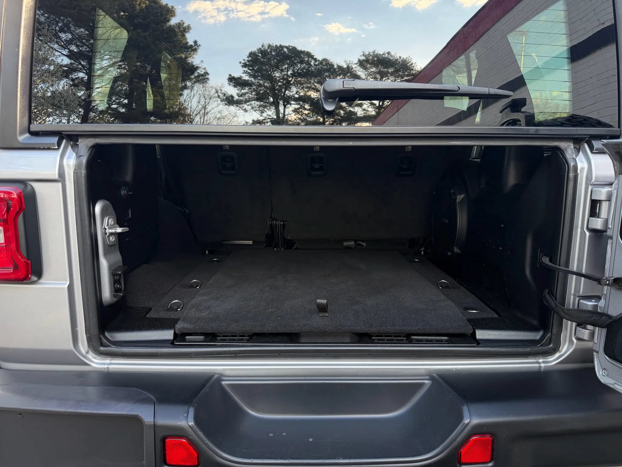 Used 2018 Jeep Wrangler Unlimited Rubicon AWD/4WD image 15