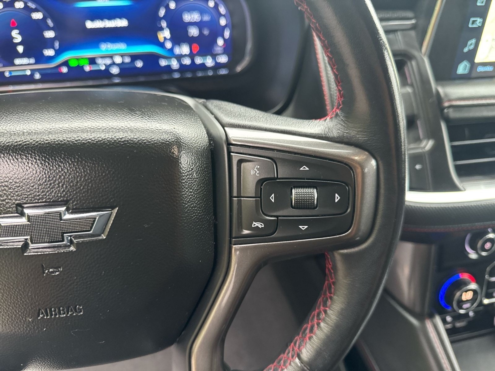 Used 2022 Chevrolet Tahoe RST w/ Luxury Package AWD/4WD image 17