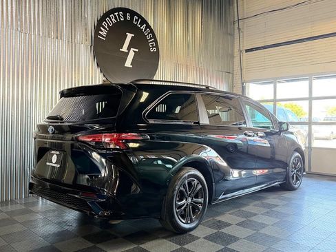 Used 2025 Toyota Sienna XSE AWD/4WD image 3