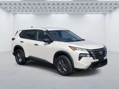 Used 2024 Nissan Rogue S image 1