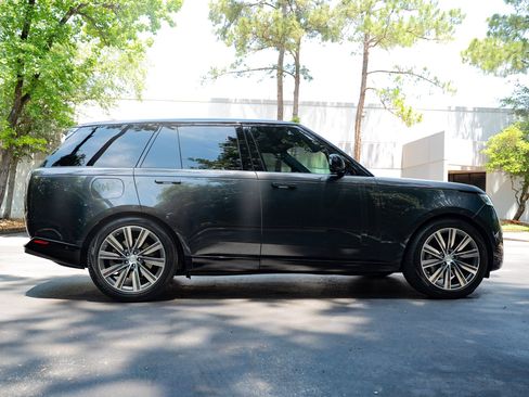 Used 2023 Land Rover Range Rover SE AWD/4WD image 17