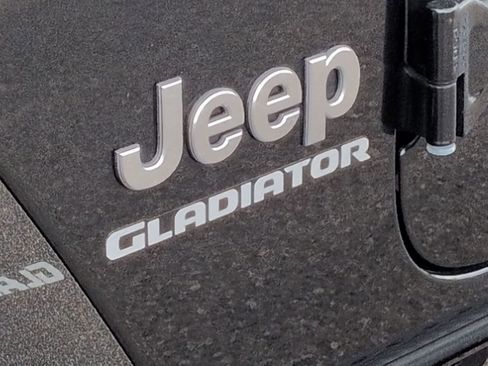 Used 2020 Jeep Gladiator Overland AWD/4WD image 13