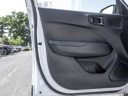 Certified 2025 Hyundai Venue Limited FWD image 27
