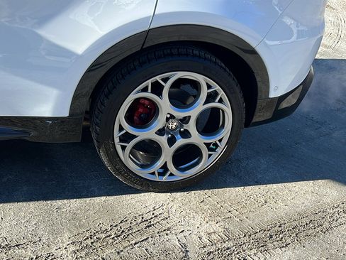 Used 2024 Alfa Romeo Tonale Veloce image 12