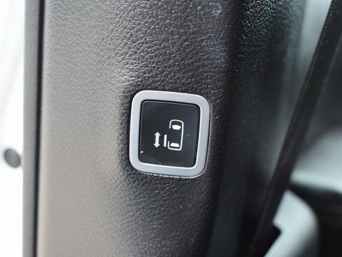 Used 2018 Chrysler Pacifica Touring-L w/ Premium Audio Group image 37