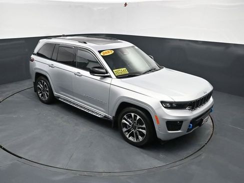 Used 2023 Jeep Grand Cherokee Overland w/ Advanced Protech Group III image 43