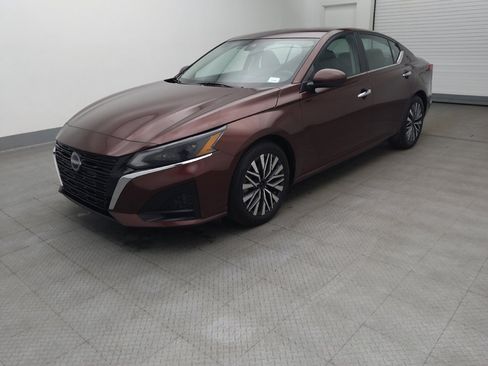 Used 2023 Nissan Altima 2.5 SV image 3