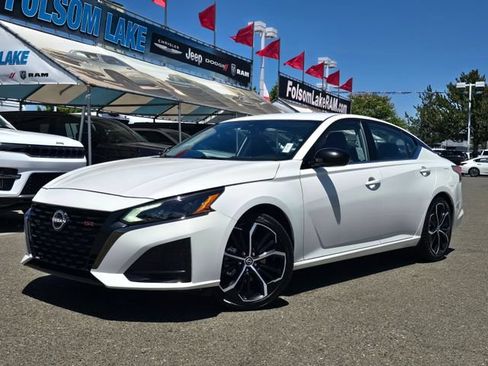 Used 2024 Nissan Altima 2.5 SR FWD image 3