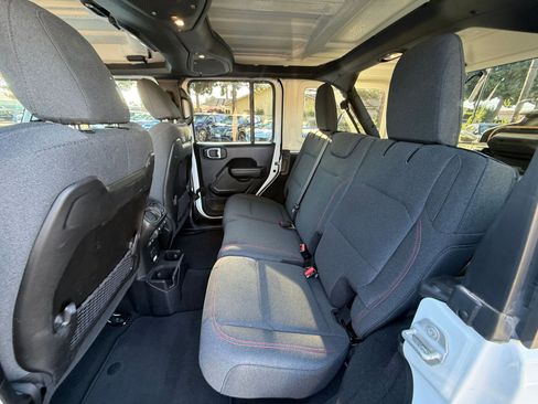 Used 2025 Jeep Wrangler Unlimited Rubicon image 22