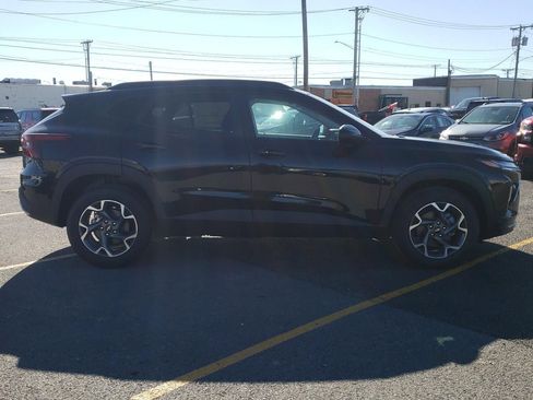 New 2026 Chevrolet Trax LT w/ Sunroof Package image 5