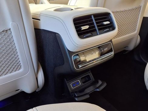 Used 2025 Mercedes-Benz GLS 450 4MATIC image 18