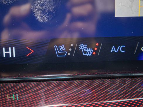 New 2026 Chevrolet Traverse RS w/ LPO, Floor Liner Package image 18