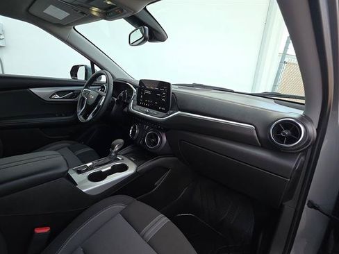 Used 2024 Chevrolet Blazer LT w/ Convenience Package FWD image 17