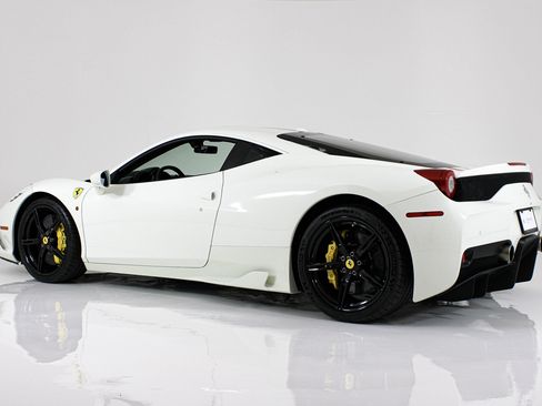 Used 2015 Ferrari 458 Speciale Coupe RWD image 7