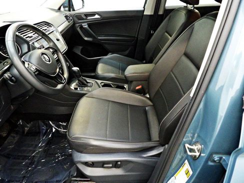 Used 2021 Volkswagen Tiguan SE FWD image 8