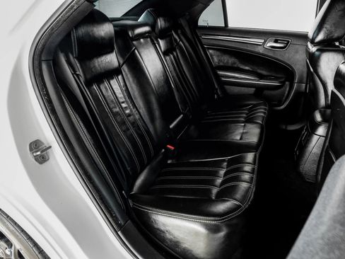 Used 2019 Chrysler 300 S image 38