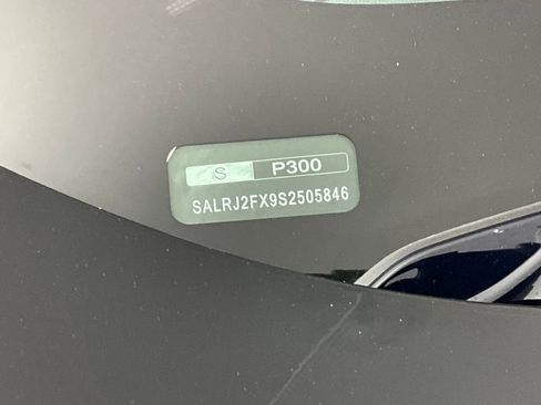 Certified 2025 Land Rover Discovery S AWD/4WD image 32