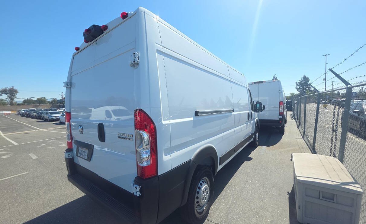 Used 2024 RAM ProMaster 2500 w/ Safety Group FWD image 2