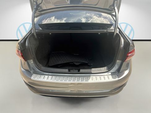 Used 2023 Volkswagen Jetta SE w/ Panoramic Sunroof Package FWD image 25