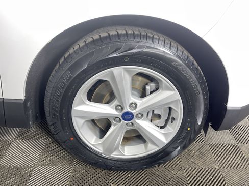 Used 2022 Ford Edge SE image 6