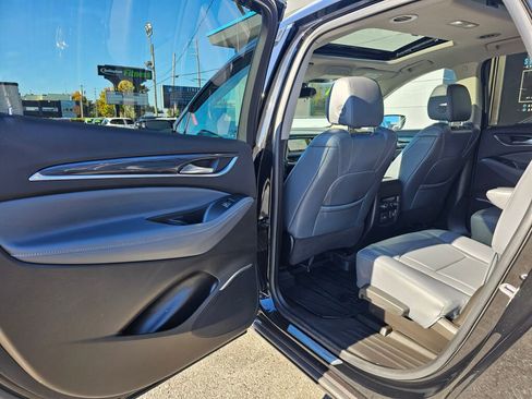 Used 2021 Buick Enclave Premium image 17