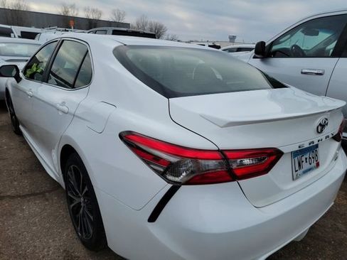 Used 2018 Toyota Camry SE w/ Moonroof Package image 3