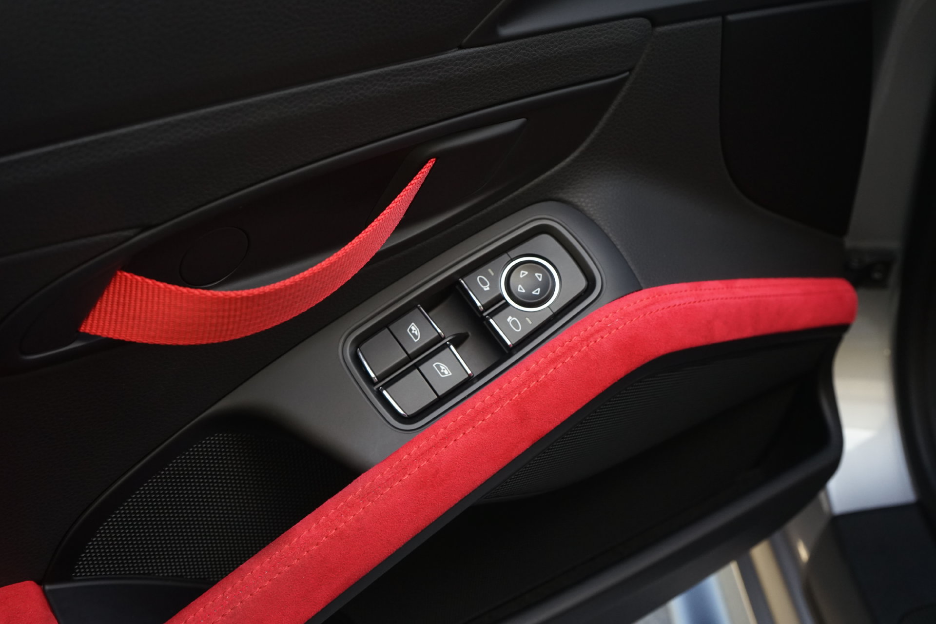 Used 2018 Porsche 911 GT2 RS RWD image 32