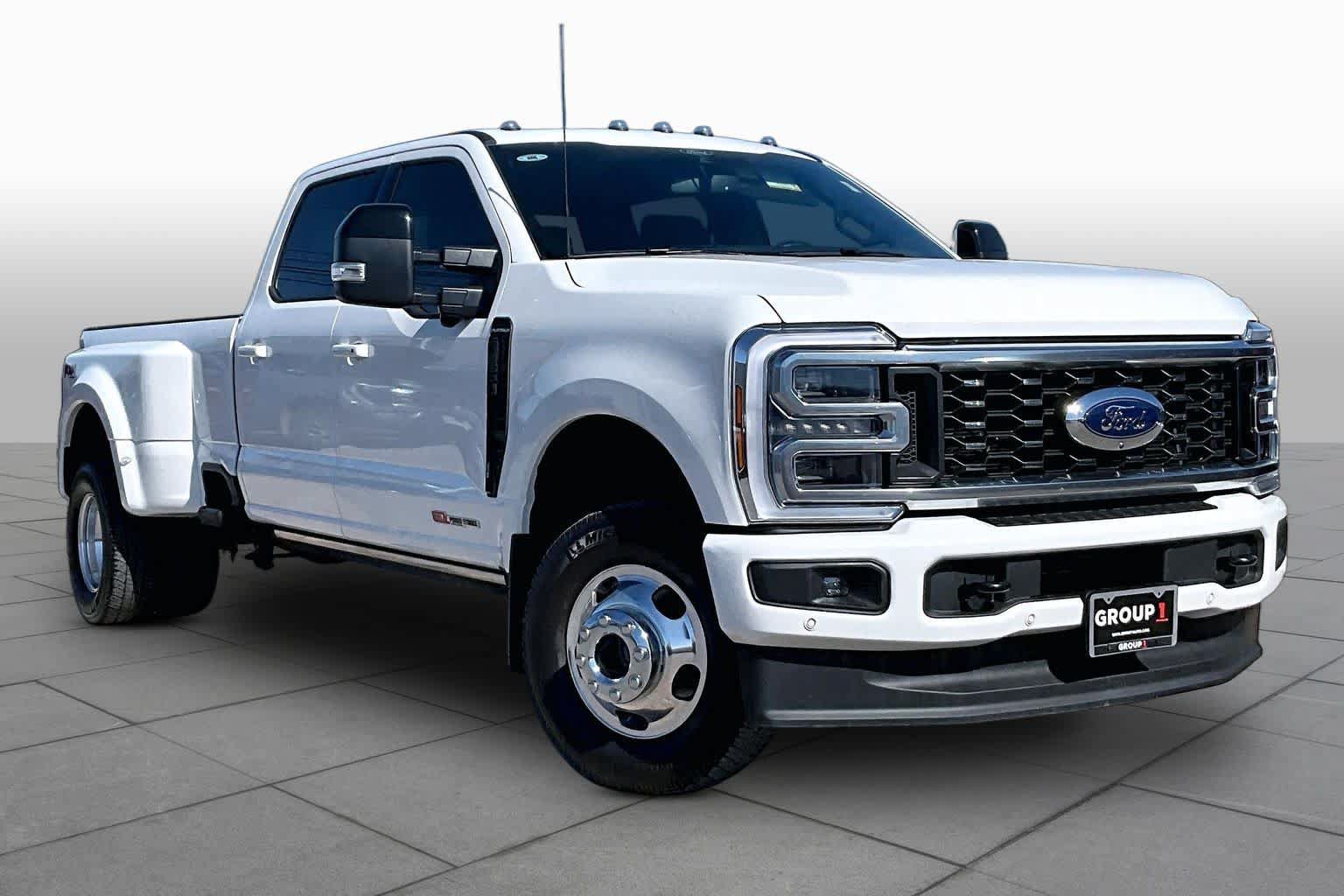 Certified 2026 Ford F350 Platinum w/ FX4 Off-Road Package AWD/4WD image 2