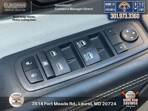 Used 2024 Chrysler Pacifica Touring-L FWD image 8