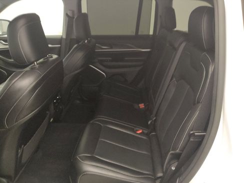 Used 2022 Jeep Grand Cherokee Limited 4xe w/ Luxury Tech Group II AWD/4WD image 18