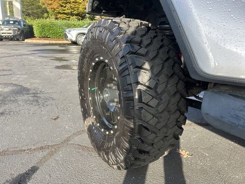 Used 2018 Jeep Wrangler Unlimited Sahara image 10