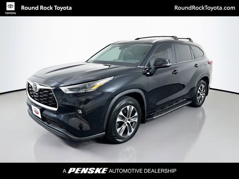 Used 2023 Toyota Highlander XLE FWD image 1