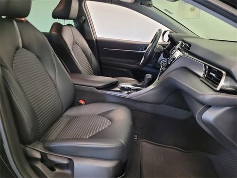Used 2020 Toyota Camry SE image 15