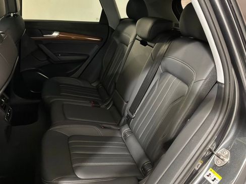 Used 2023 Audi Q5 2.0T Premium w/ Convenience Package image 19
