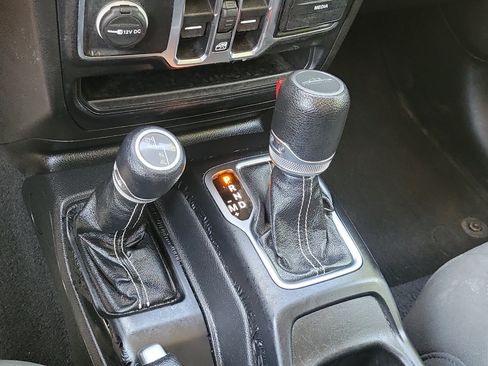 Used 2023 Jeep Gladiator Overland AWD/4WD image 32