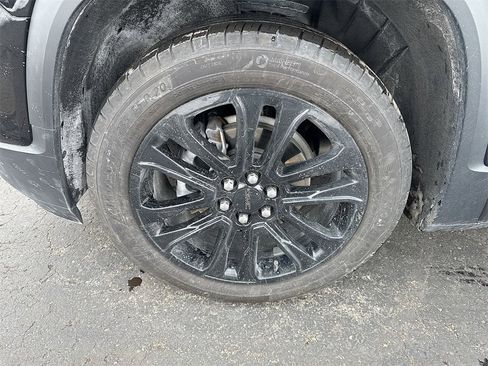 Used 2023 GMC Acadia SLT w/ Elevation Edition image 10