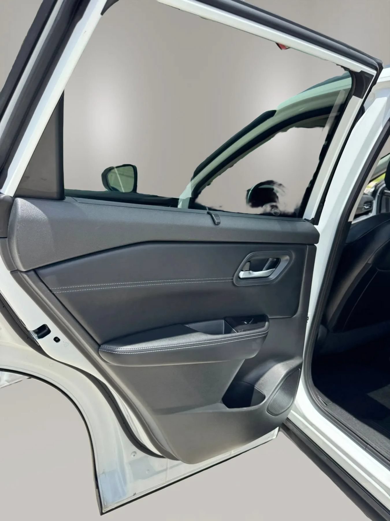 Used 2024 Nissan Rogue SV w/ SV Premium Package FWD image 15