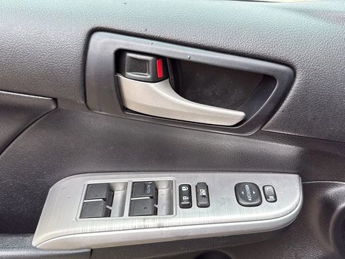 Used 2014 Toyota Camry SE w/ Moonroof Package FWD image 38