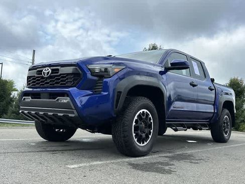 Used 2024 Toyota Tacoma TRD Off-Road AWD/4WD image 18
