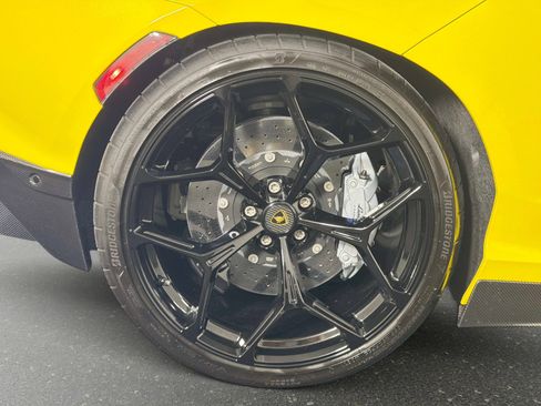 Used 2025 Lamborghini Revuelto AWD/4WD image 19