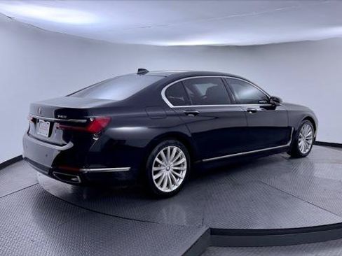 Used 2022 BMW 740i w/ Premium Package RWD image 8