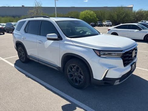 Used 2025 Honda Pilot Touring image 7