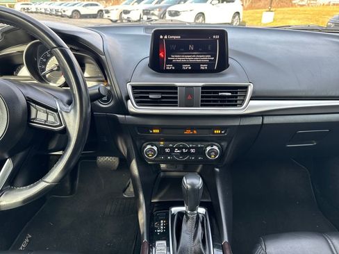 Used 2018 MAZDA MAZDA3 Touring image 17