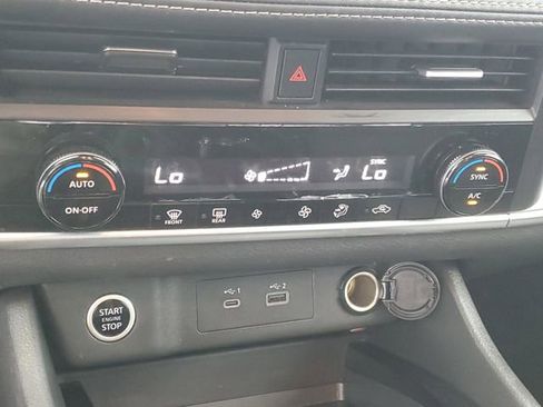 Used 2023 Nissan Rogue SV image 28