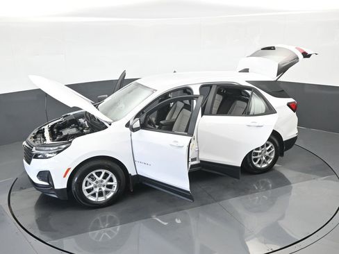 Used 2023 Chevrolet Equinox LS image 63