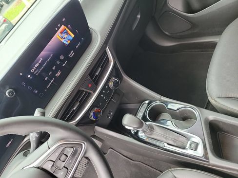 Used 2024 Buick Encore GX Sport Touring FWD image 35