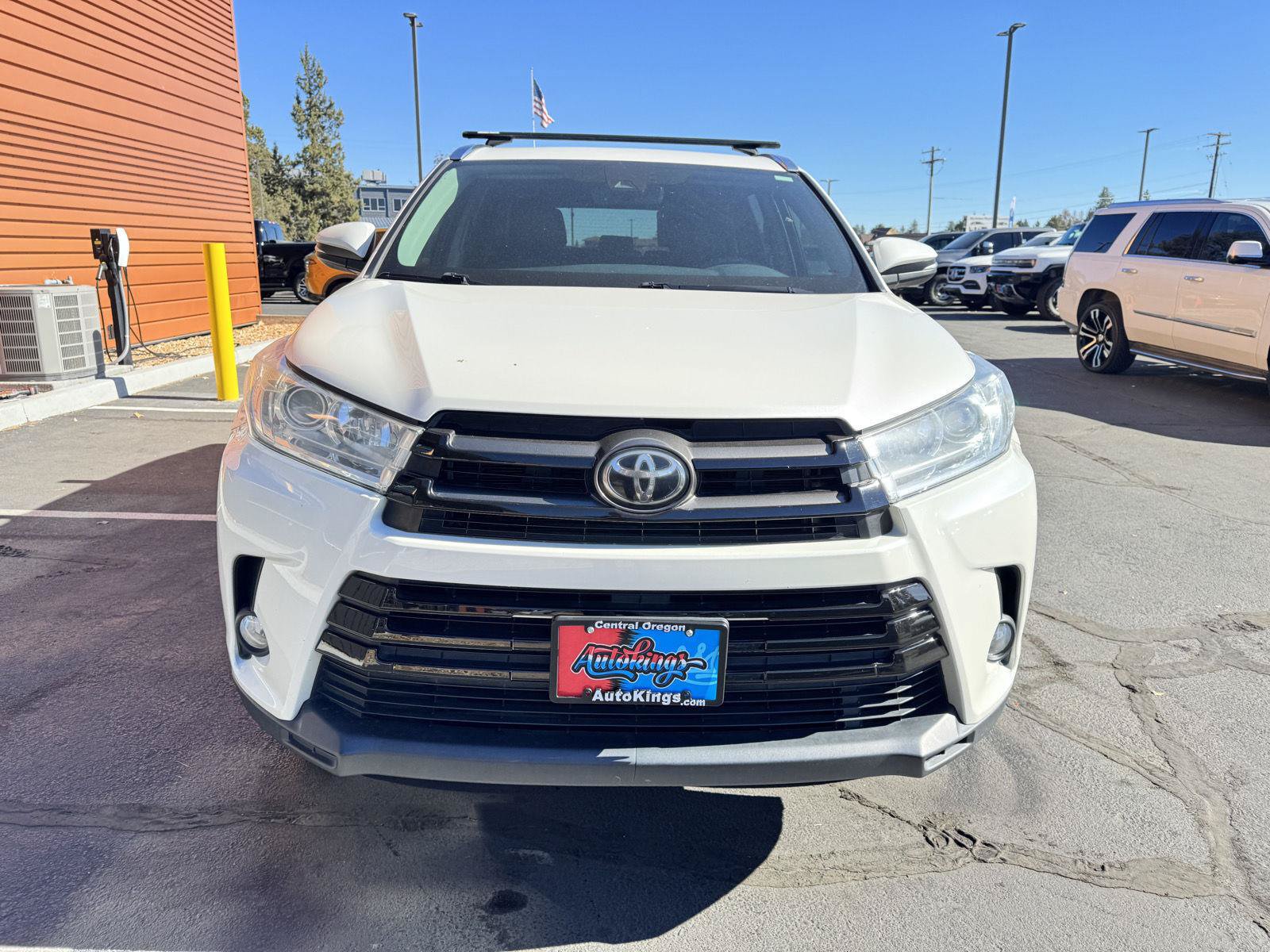 Used 2019 Toyota Highlander XLE AWD/4WD image 8