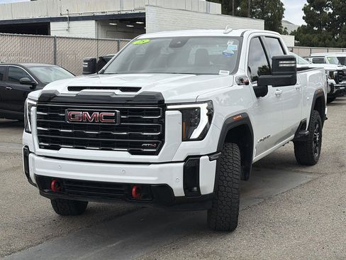 Used 2025 GMC Sierra 2500 AT4 AWD/4WD image 3
