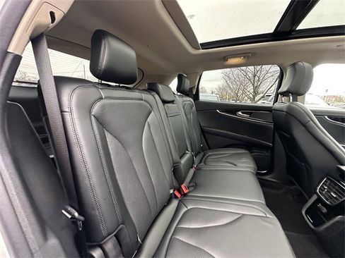 Certified 2022 Lincoln Nautilus Reserve image 38