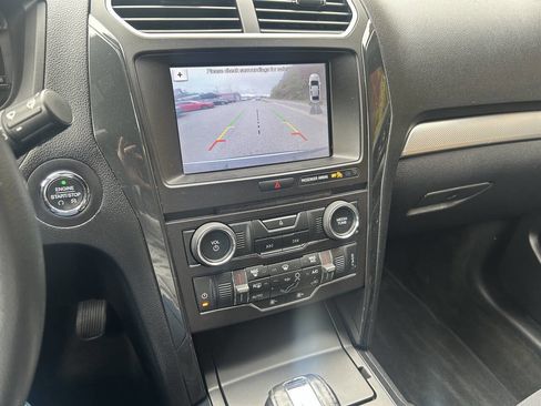 Used 2018 Ford Explorer XLT w/ Equipment Group 201A image 20